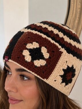 ISIS Granny beanie hat, 100 % wool hand crochet